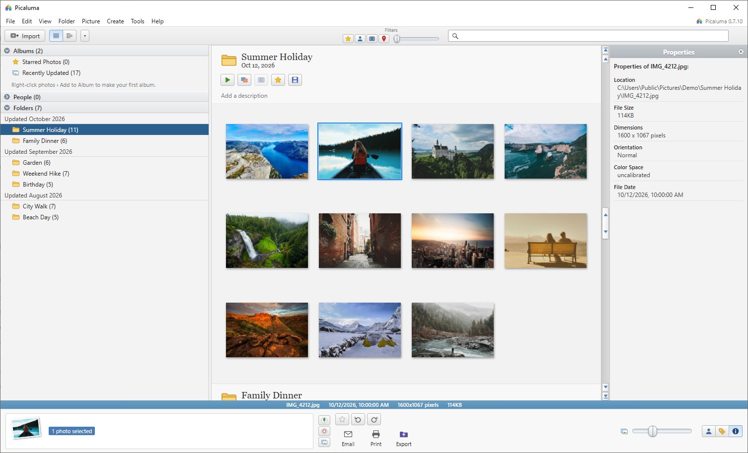 Picaluma on Windows: folders on the left, a folder of holiday photos with one selected, its properties on the right, and Email, Print and Export in the tray